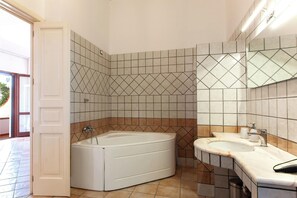 Standard Villa, 6 Bedrooms, Balcony (Villa Nice Dream With Pool And) | Bathroom | Separate tub and shower, hair dryer, bidet, towels - Villa Nice Dream With Pool And Terrace (Neviano)
