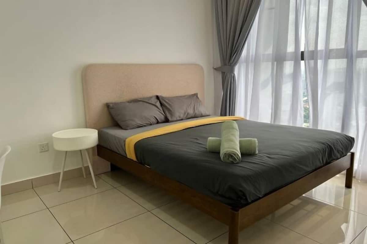 1 bedroom, hypo-allergenic bedding, desk, iron/ironing board