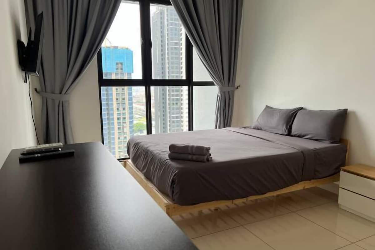 1 bedroom, hypo-allergenic bedding, desk, iron/ironing board