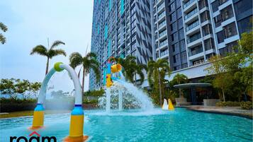 Kolam renang terbuka