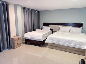 Chambre Triple | Minibar, coffres-forts dans les chambres, bureau, Wi-Fi gratuit