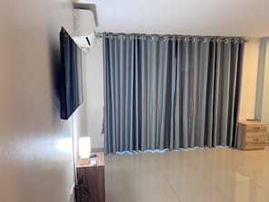 Triple Room | Minibar, in-room safe, desk, free WiFi - The Freelancer Hotel (Pattaya)