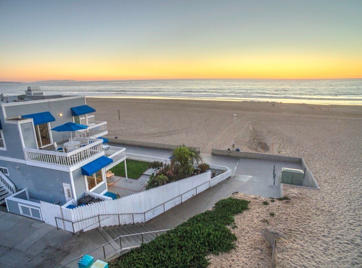 90210 Beach House - Upper Unit