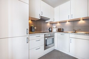 Réfrigérateur, four, plaque de cuisson, lave-vaisselle