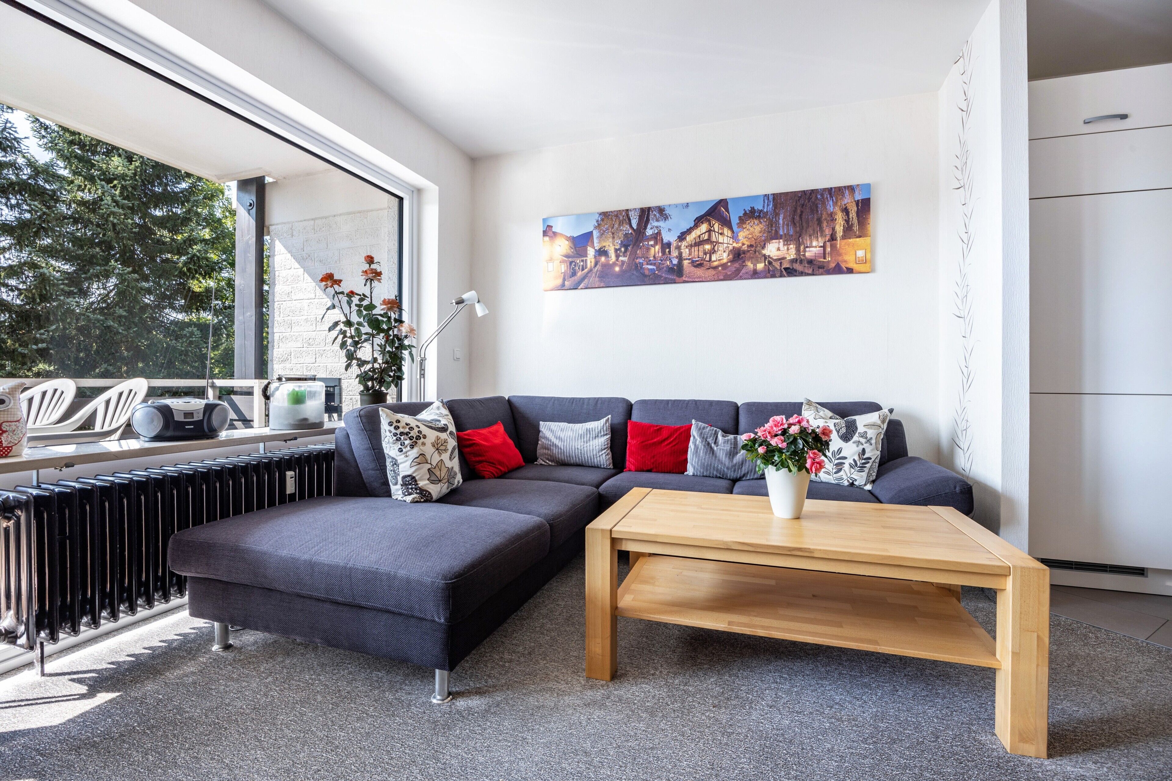 Fernseher, Tischtennisplatte, Stereoanlage