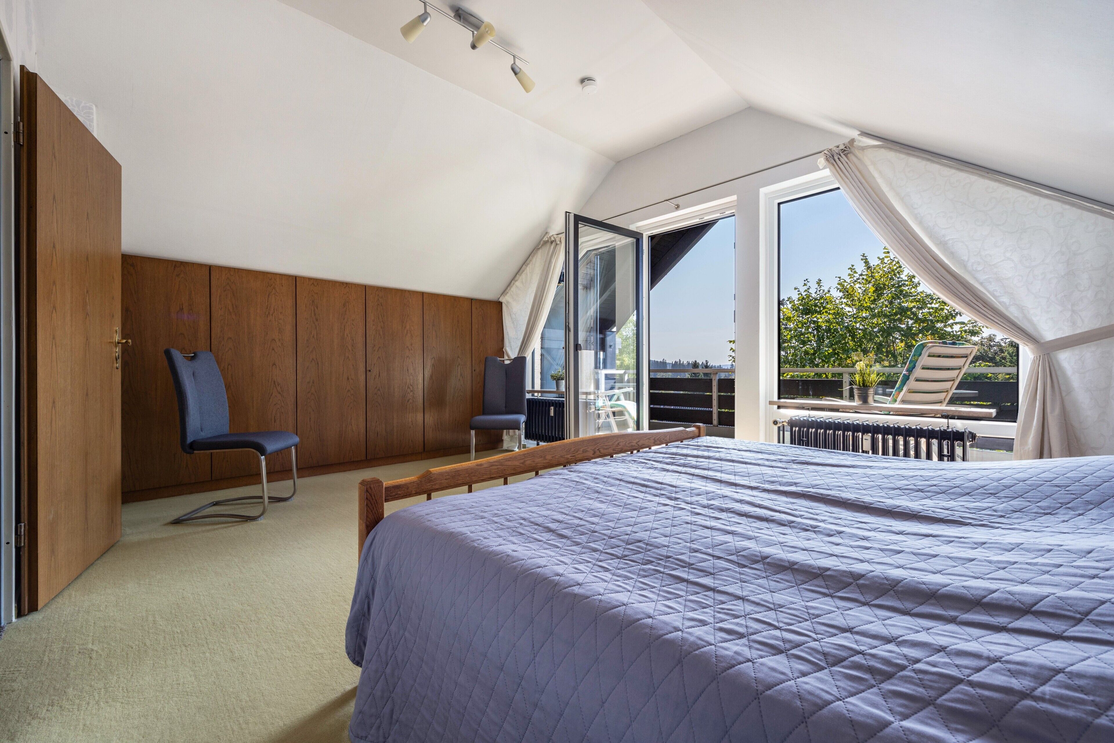 2 bedrooms, bed sheets