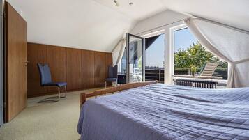 2 bedrooms, bed sheets