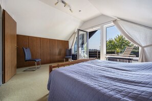 2 bedrooms, bed sheets