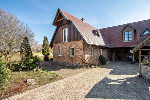 Apartment 'Hof Verchen Nahe Kummerower See' with Private Terrace, Private Garden and Wi-Fi
