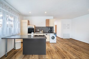 Refrigerador, horno, placa de cocina, lavavajillas