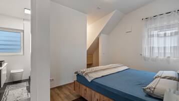 1 bedroom, iron/ironing board, free WiFi, bed sheets