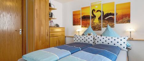 1 habitación, tabla de planchar con plancha, wifi gratis y ropa de cama