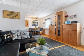 Una televisión, un reproductor estéreo