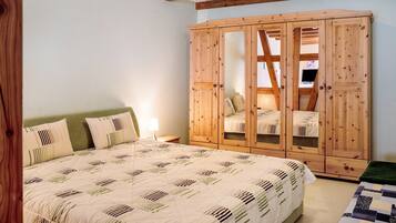 1 bedroom, free WiFi, bed sheets