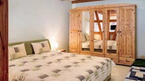 1 bedroom, free WiFi, bed sheets