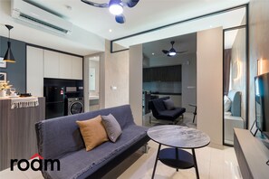 Deluxe Suite | Living area | 42-inch Smart TV with digital channels, Netflix, streaming services - Datum Jelatek Sky Residence Roam (Ampang)