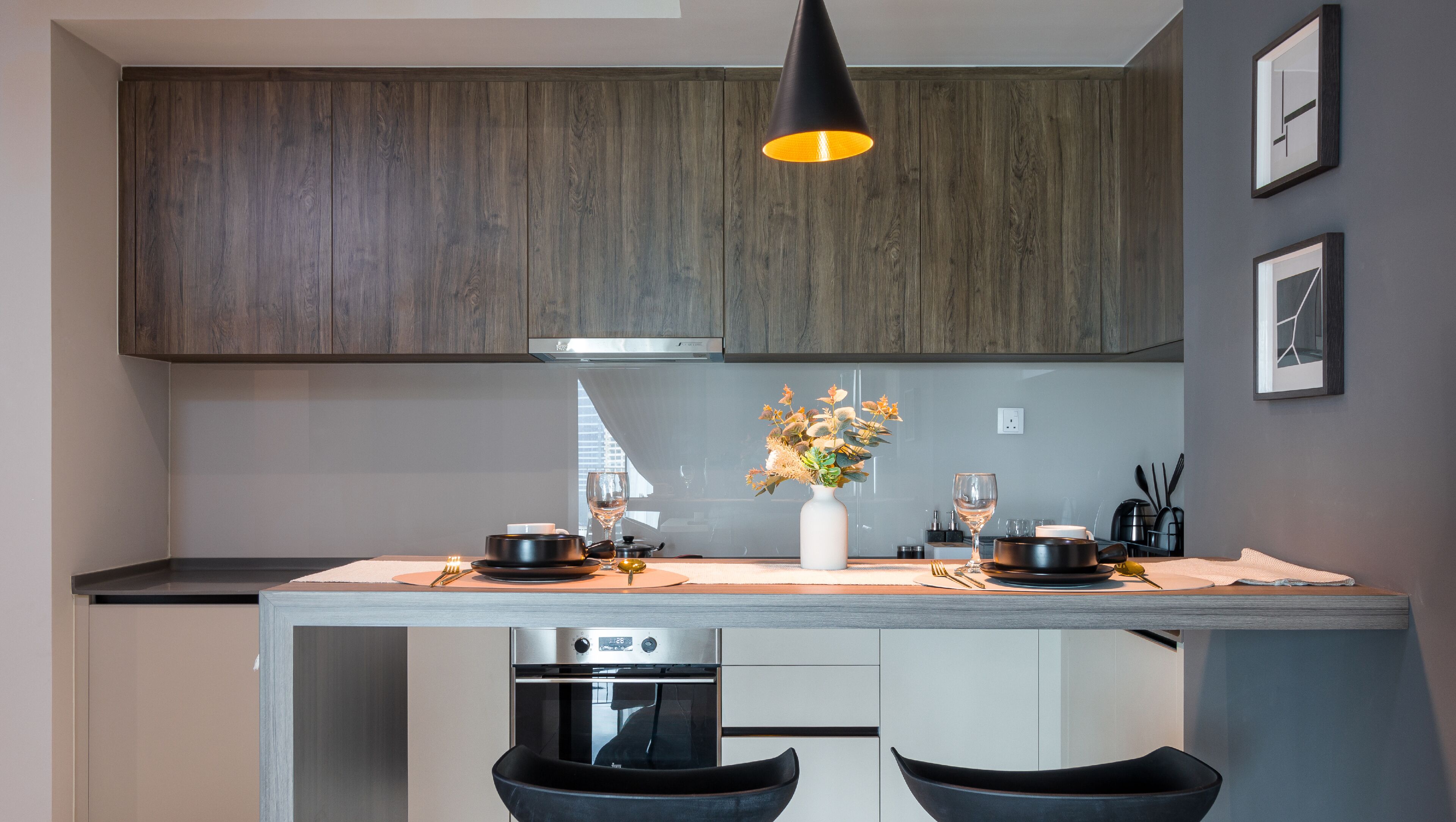 Deluxe Suite | Private kitchen | Fridge, oven, stovetop, electric kettle