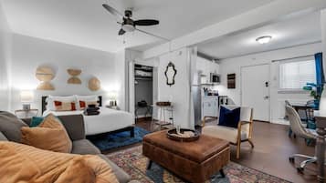 1 bedroom, desk, iron/ironing board, WiFi