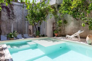 Piscine extérieure (ouverte en saison)