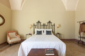 Standard Villa, 5 Bedrooms (Palazzo Favola Dimora in town centre) | 5 bedrooms, free WiFi, bed sheets - Palazzo Favola Dimora in town centre (Corigliano D'Otranto)