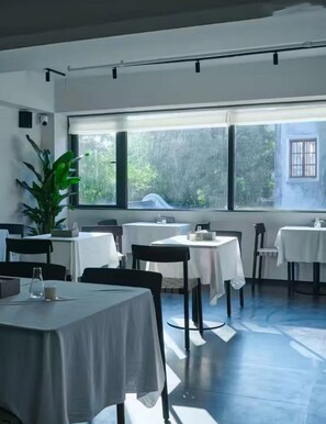 Free daily buffet breakfast  - Jiangnan House Chaozhou (Chaozhou)