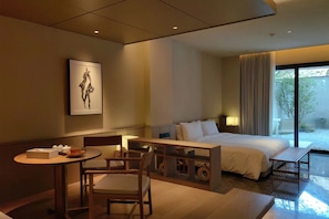 Quarto superior | Roupas de cama premium, frigobar (abastecido com itens grátis)