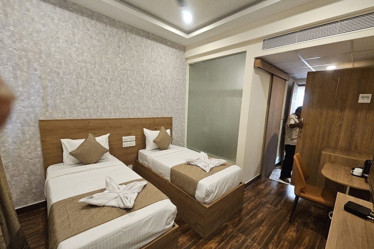 Standard Twin Room | 1 bilik tidur, cadar kapas Mesir, peralatan tempat tidur premium, meja