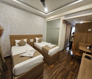 Standard Twin Room | Egyptian cotton sheets, premium bedding, desk, soundproofing - V V Grand (Chennai)