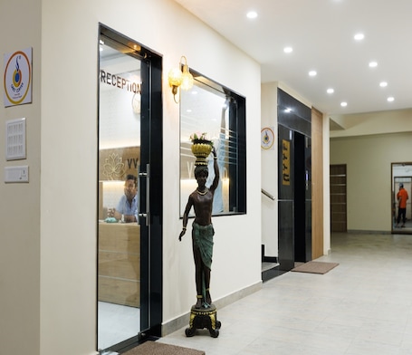 Lobby. V V Grand