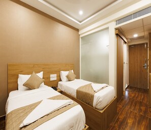 Egyptian cotton sheets, premium bedding, desk, soundproofing - V V Grand (Chennai)