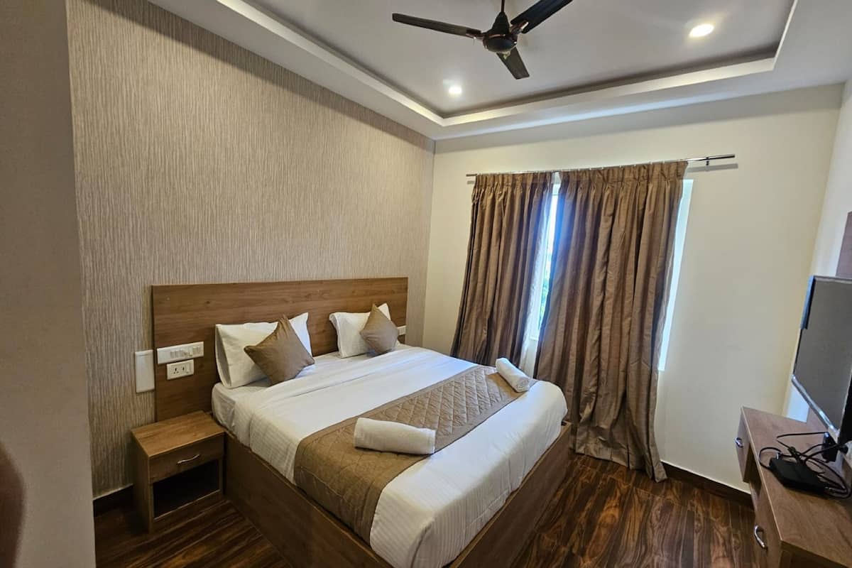 Standard Double Room | 1 bilik tidur, cadar kapas Mesir, peralatan tempat tidur premium, meja