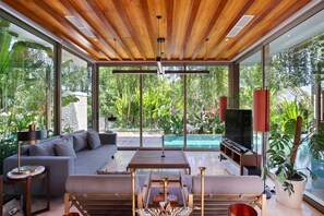 46-inch Smart TV with digital channels - Eaze Villas (Pecatu)