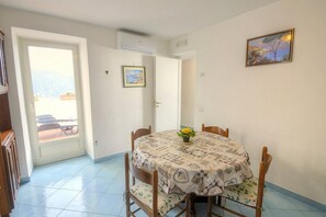 Dining - Casa Natessa: A welcoming two-story independent house which faces the sun and the sea. (Ravello)