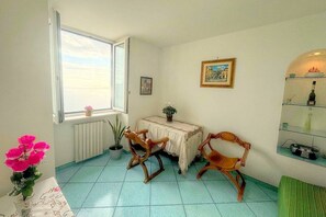 Interior - Casa Natessa: A welcoming two-story independent house which faces the sun and the sea. (Ravello)