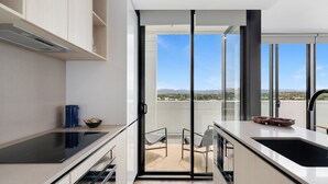 Private kitchen - 2 Bedroom Luxury in Burleigh Heads! (Gold Coast)