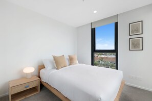2 bedrooms, iron/ironing board, free WiFi, bed sheets - 2 Bedroom Luxury in Burleigh Heads! (Gold Coast)