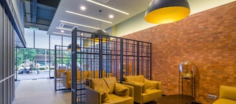 Neu Suites Residence, Embassy Row