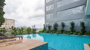 Hồ bơi ngoài trời 