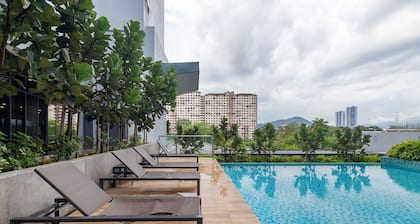 Neu Suites Residence, Embassy Row