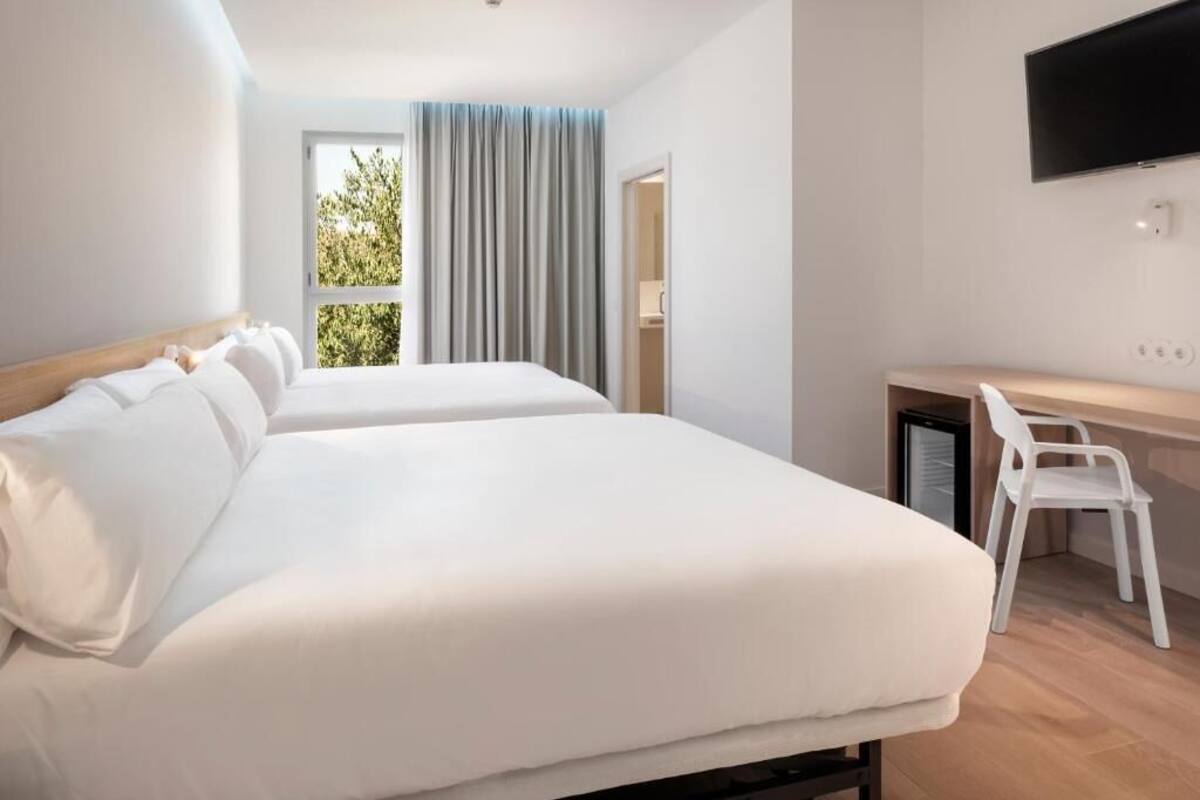 Family Room | In-room safe, WiFi (free)