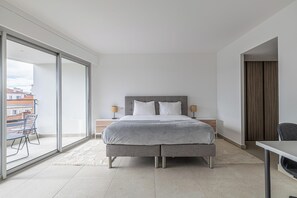 2 bedrooms, iron/ironing board, internet, bed sheets