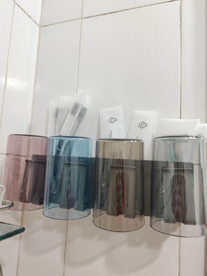 City Apartment | Bathroom | Shower, rainfall showerhead, designer toiletries, hair dryer - YuJian Meet You (Chengdu)