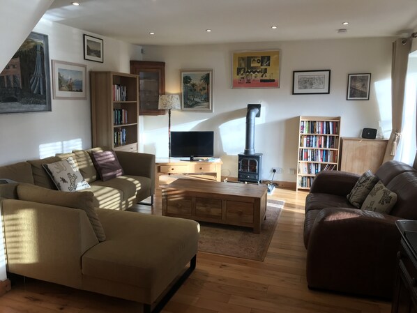 Cottage, 2 Bedrooms | Living area | 42-inch LCD TV with digital channels