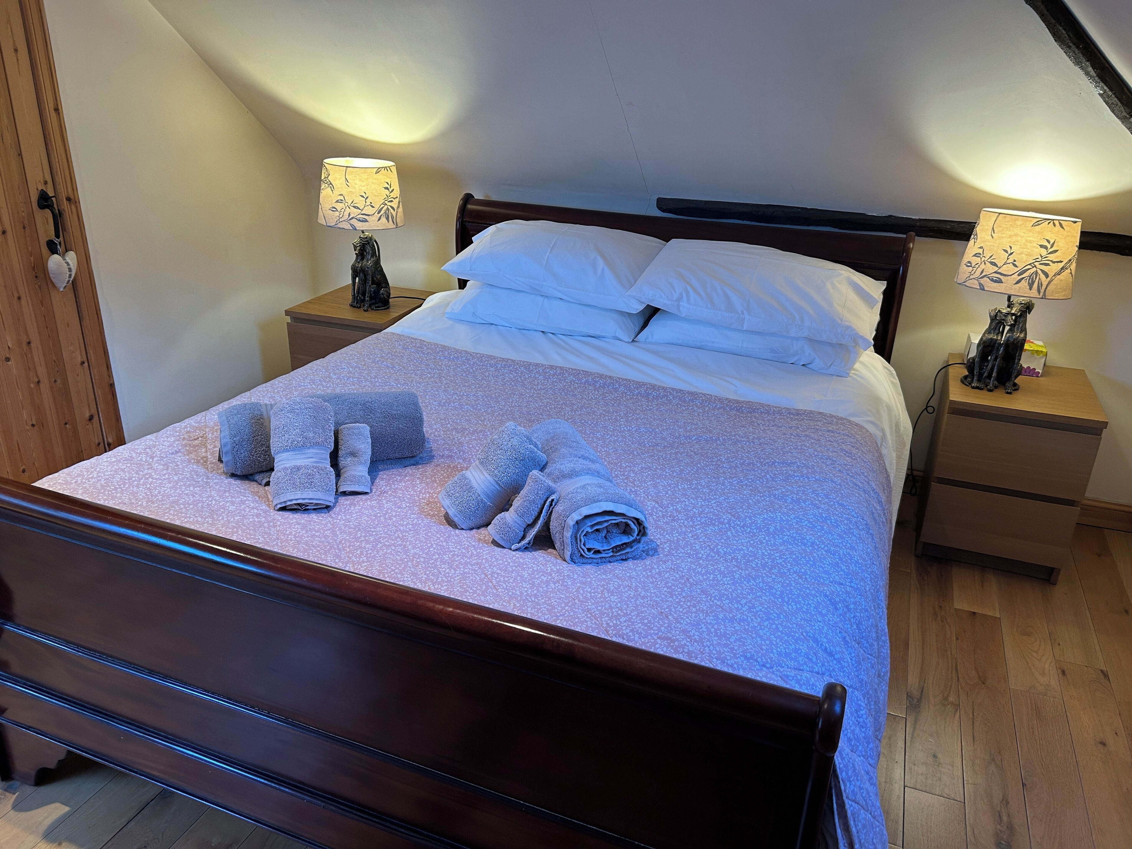 Ferienhaus, 2 Schlafzimmer | Schreibtisch, Reisekinderbett, Bettwäsche