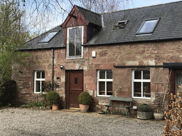 Exterior - Riverlea Coach House (Blairgowrie)