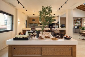 Petit déjeuner buffet compris tous les jours