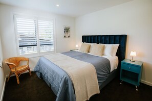 4 bedrooms, iron/ironing board, free WiFi, bed sheets