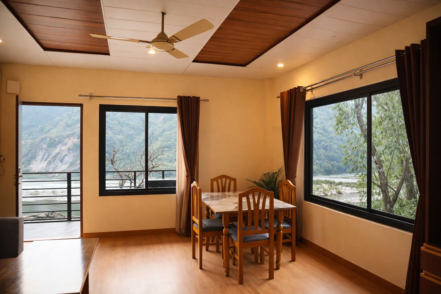 Studio Suite | Bathroom | Shower, free toiletries, towels, shampoo