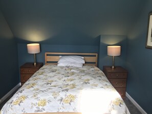 Cottage, 2 Bedrooms | WiFi, bed sheets