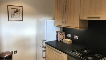 Cottage, 2 Bedrooms | Private kitchen | Fridge, microwave, electric kettle